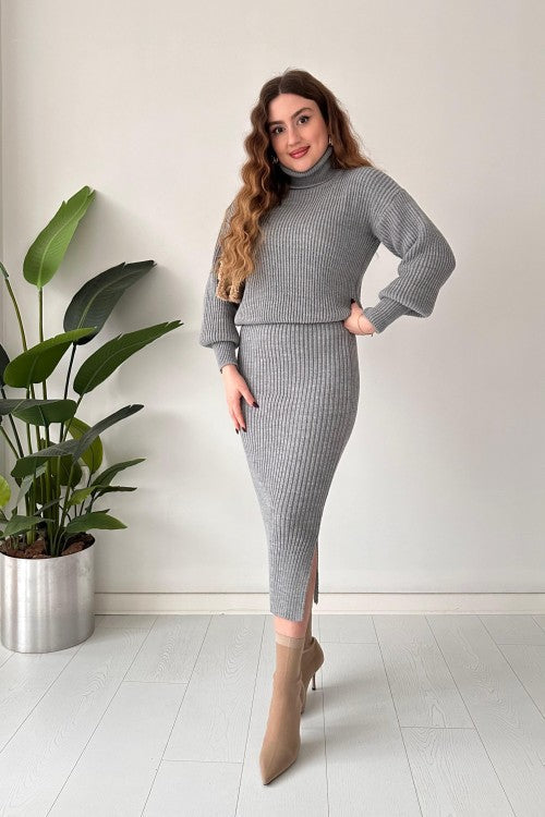 Ensemble pull-jupe à col roulé gris