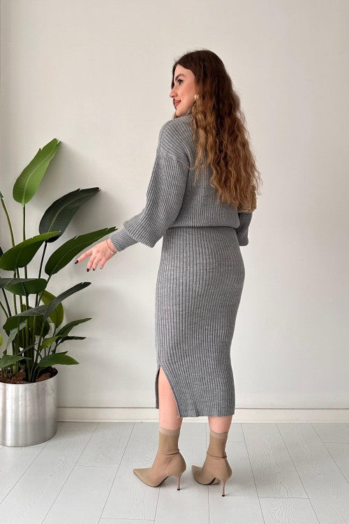 Ensemble pull-jupe à col roulé gris