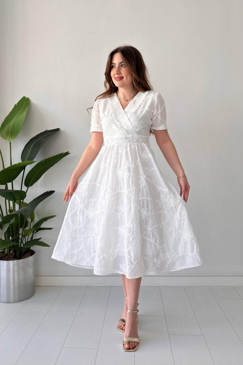 Robe brodée blanche