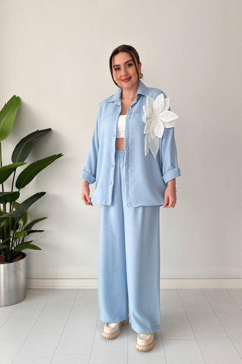 Costume en lin à grandes fleurs bleu bébé