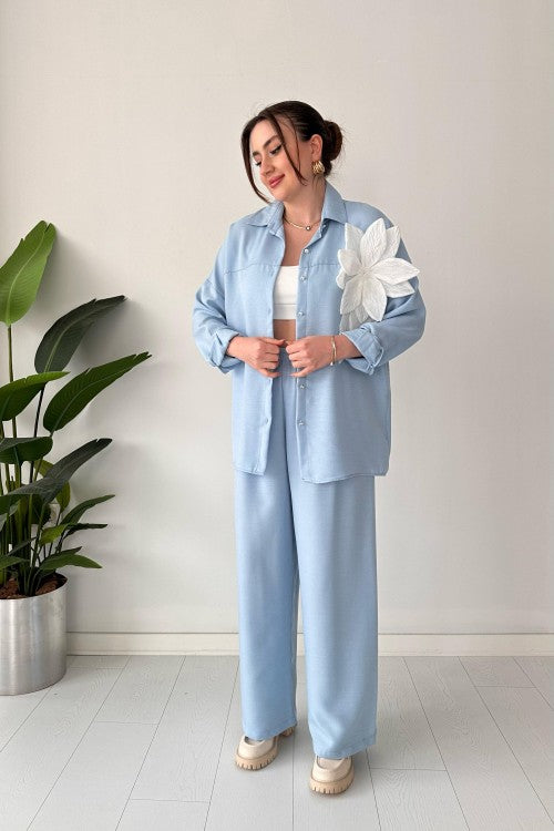 Costume en lin à grandes fleurs bleu bébé