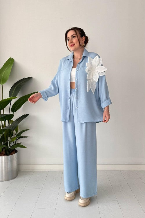 Costume en lin à grandes fleurs bleu bébé
