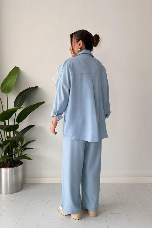Costume en lin à grandes fleurs bleu bébé
