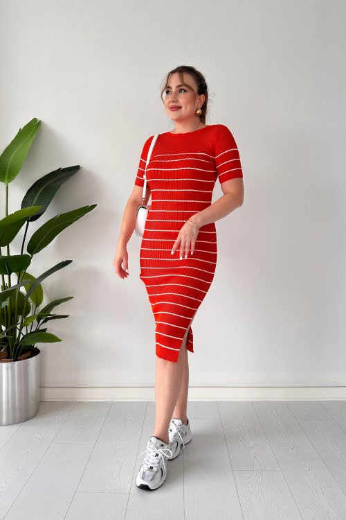 Robe en tricot rayée orange