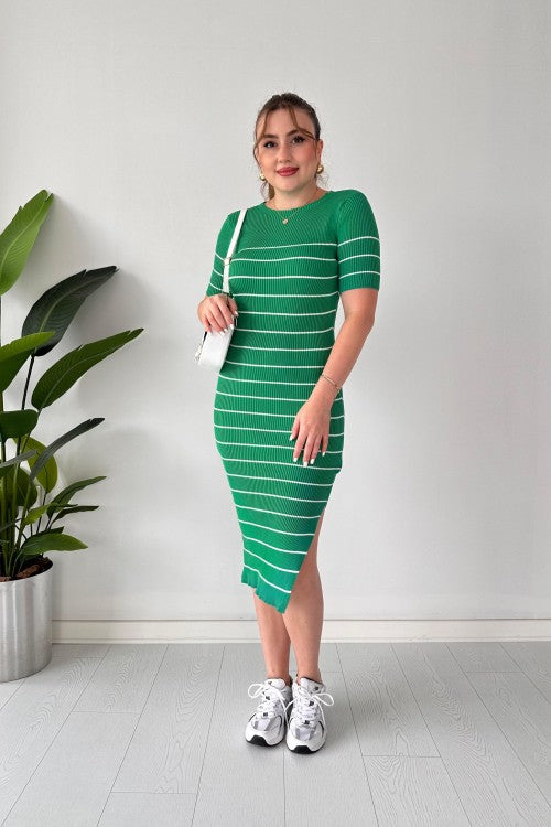 Robe en tricot rayée verte