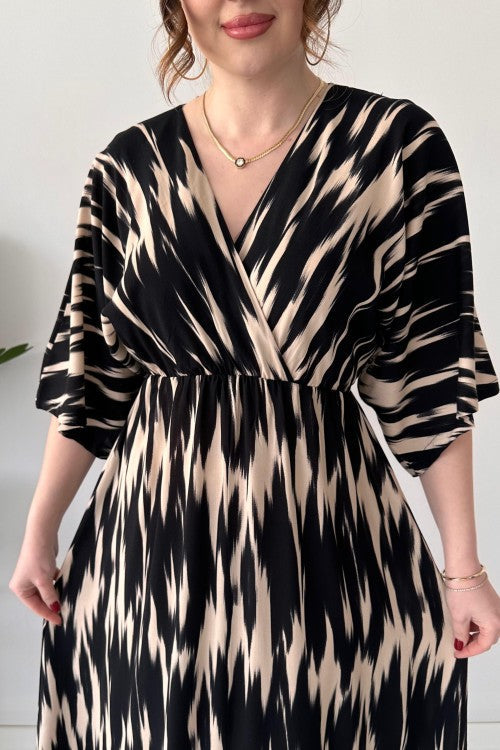 Robe chauve-souris noire à motif vague