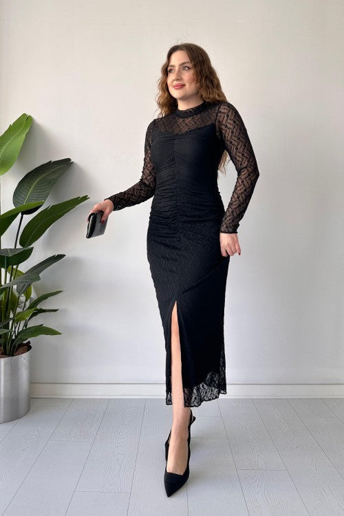 فستان أسود من الدانتيل