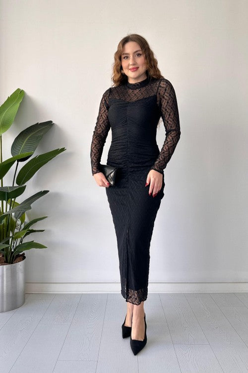 فستان أسود من الدانتيل