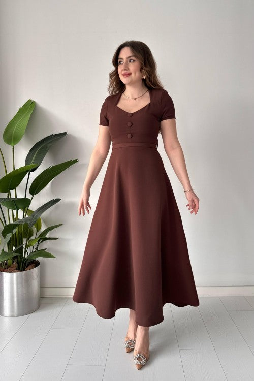 Robe unie ceinturée marron