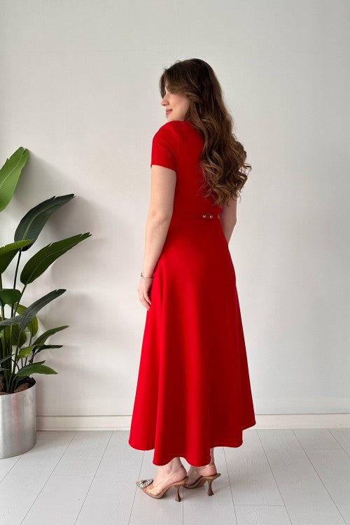 Robe unie ceinturée rouge