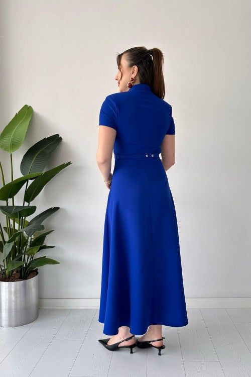 Robe unie ceinturée bleu saxon