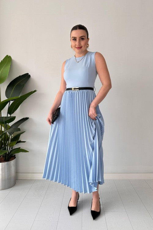 Robe sans manches à jupe plissée bleu bébé