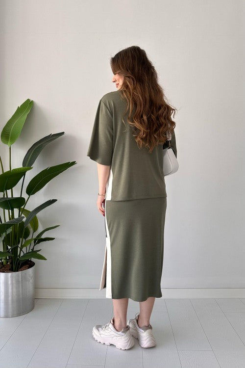 Tailleur jupe en modal kaki