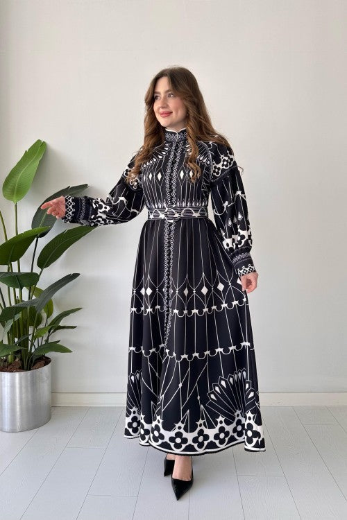 Robe noire à motif ethnique