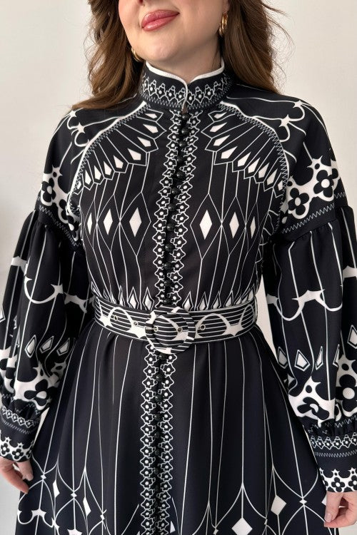 Robe noire à motif ethnique
