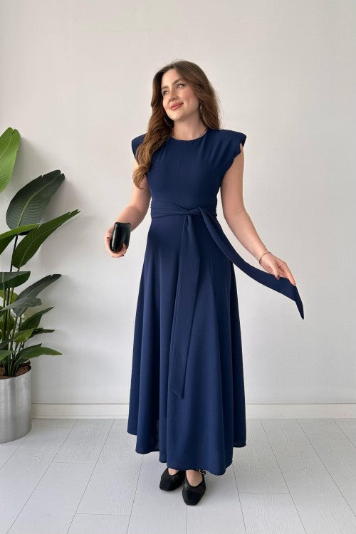 Robe large à ceinture bleu marine