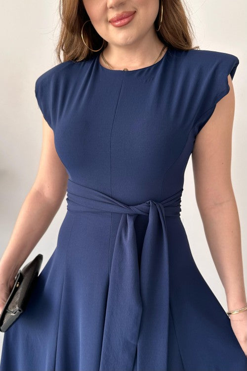 Robe large à ceinture bleu marine