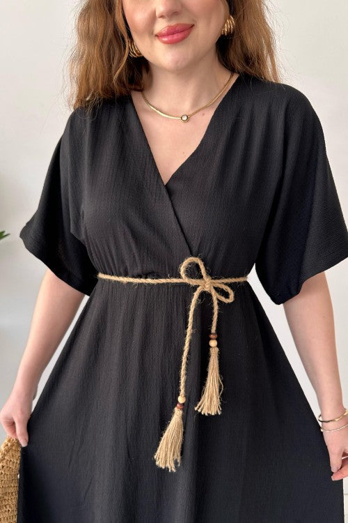 Robe en seersucker avec ceinture en paille noire