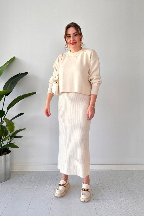 Ensemble robe pull col perles écru