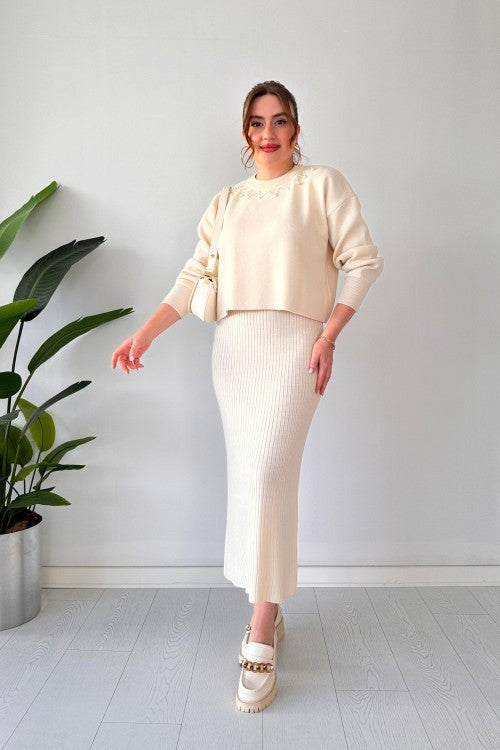 Ensemble robe pull col perles écru