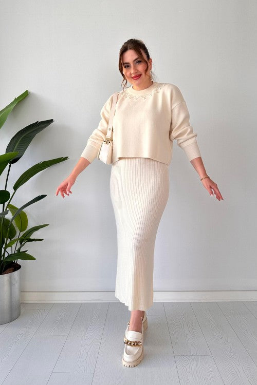 Ensemble robe pull col perles écru