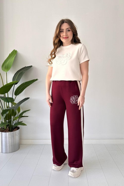 Costume modèle Camellia rouge bordeaux