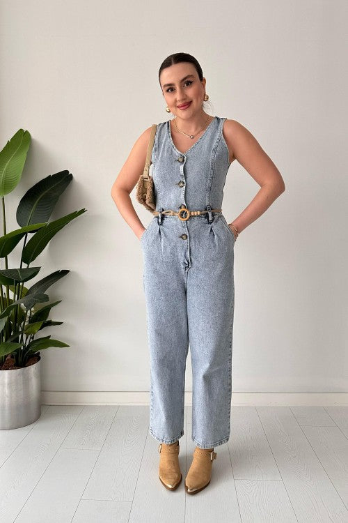 Salopette en jean sans manches avec ceinture bleue