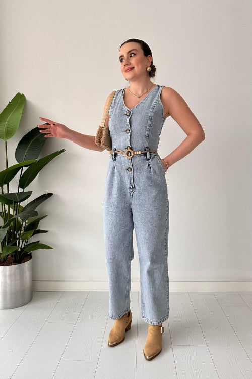 Salopette en jean sans manches avec ceinture bleue