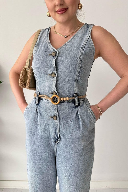 Salopette en jean sans manches avec ceinture bleue