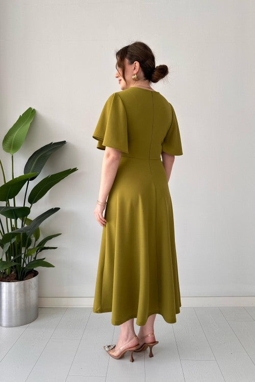 Robe en crêpe à manches volantées vert pétrole