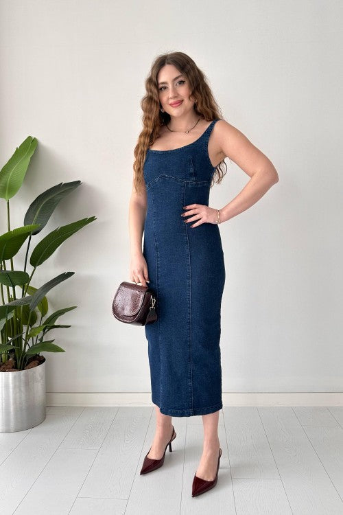 Robe en jean mi-longue à bretelles bleu marine