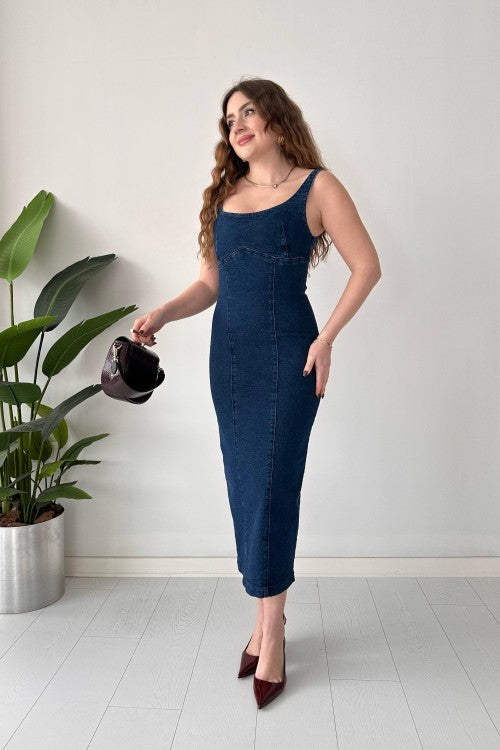 Robe en jean mi-longue à bretelles bleu marine