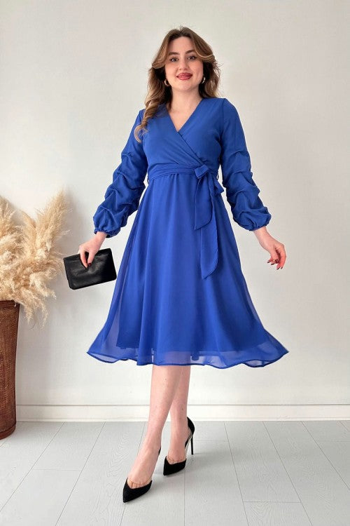 Robe mi-longue en mousseline bleu saxon