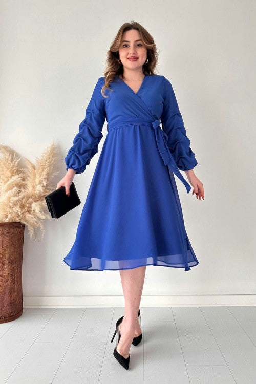 Robe mi-longue en mousseline bleu saxon