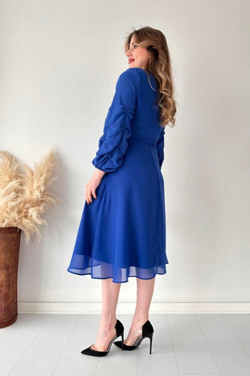 Robe mi-longue en mousseline bleu saxon