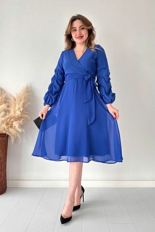 Robe mi-longue en mousseline bleu saxon