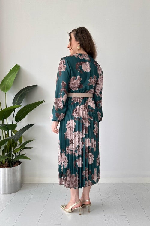 Robe plissée en satin hortensia émeraude
