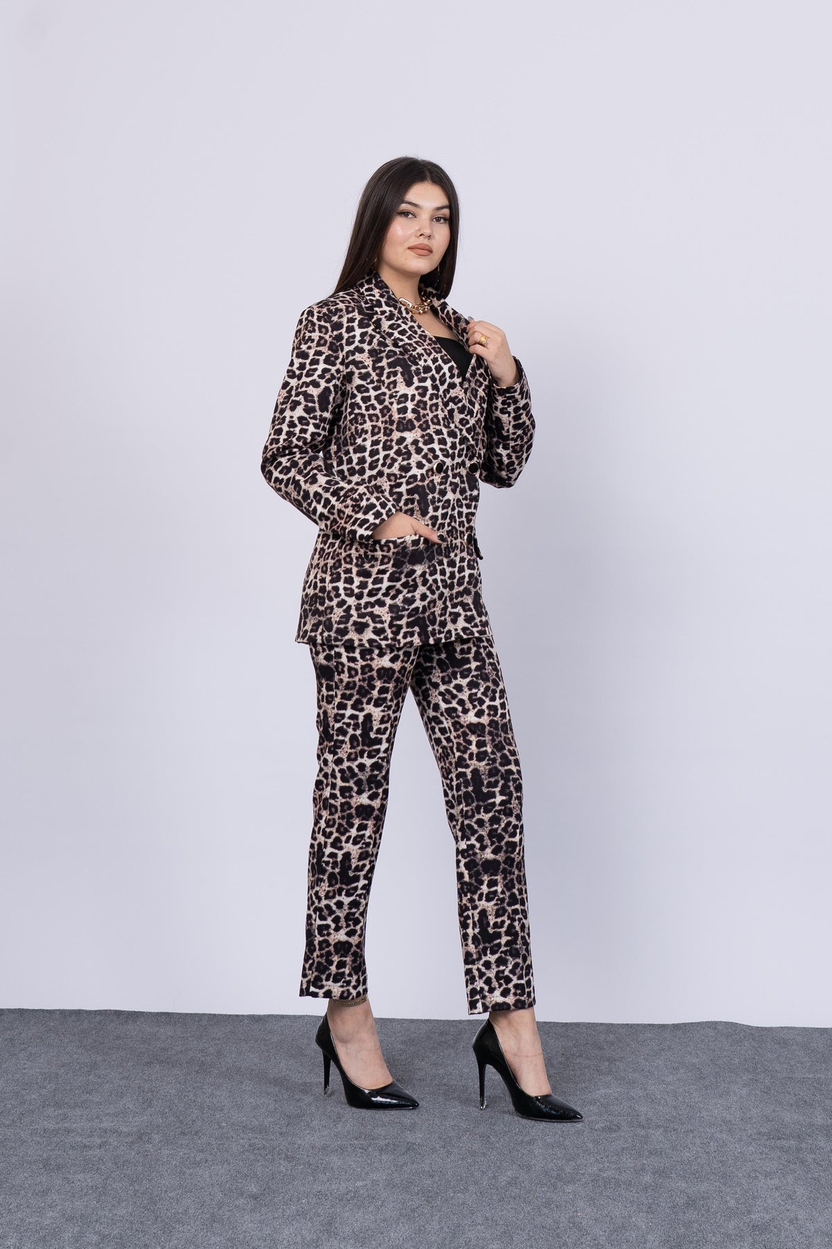 Oversize Leopar Desen Astarlı Ceket ve Kemerli Pantolon 8598