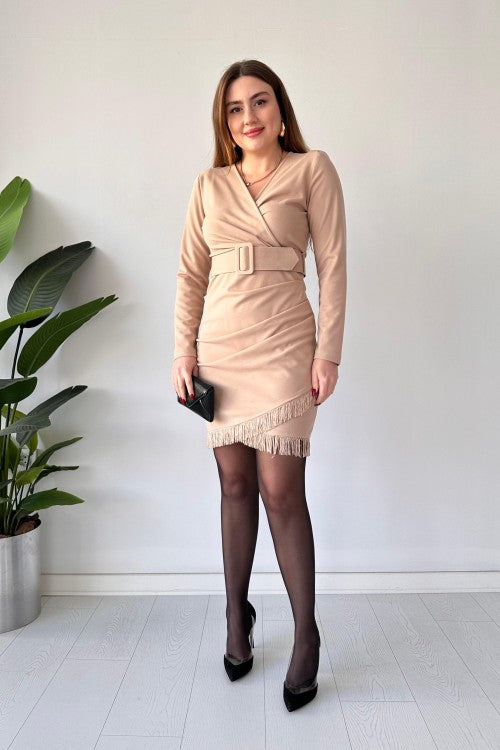Robe en crêpe à pompons crème