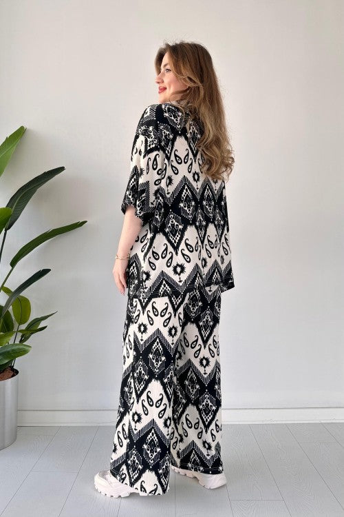 Costume deux pièces en seersucker avec châle noir