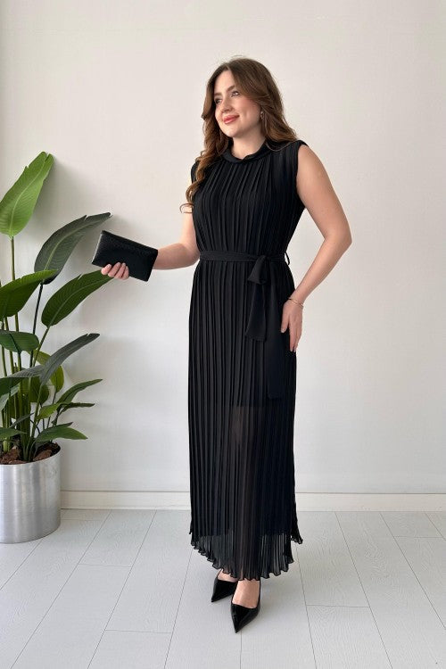 Robe plissée moulante noire