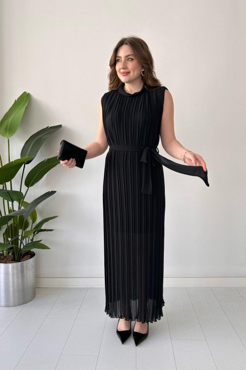 Robe plissée moulante noire