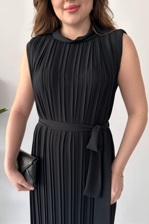 Robe plissée moulante noire