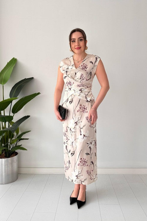 Robe en satin doux écru