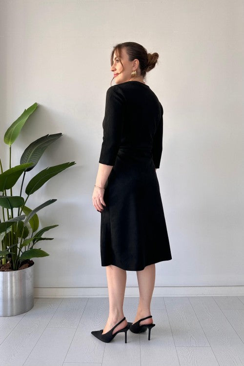 Robe croisée en daim noir
