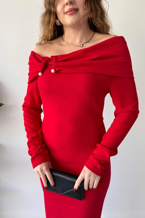 Robe en crêpe Madonna avec boucle rouge