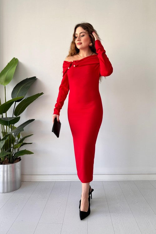 Robe en crêpe Madonna avec boucle rouge