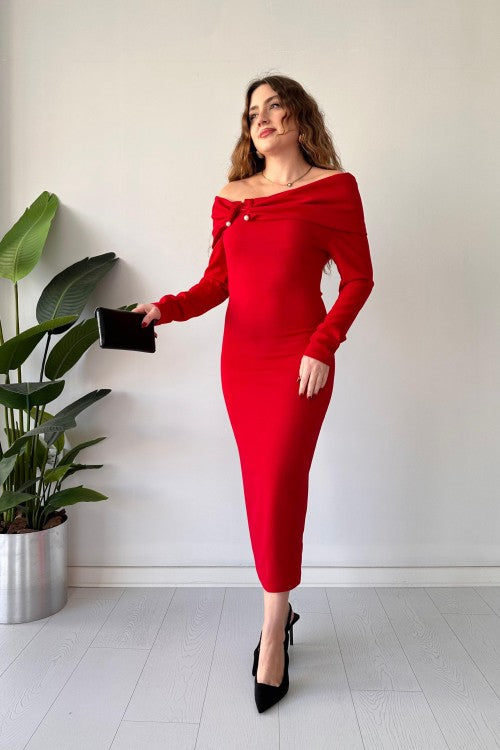 Robe en crêpe Madonna avec boucle rouge