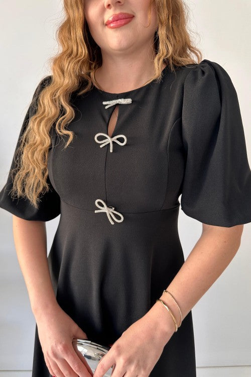 Robe en crêpe noire à trois nœuds