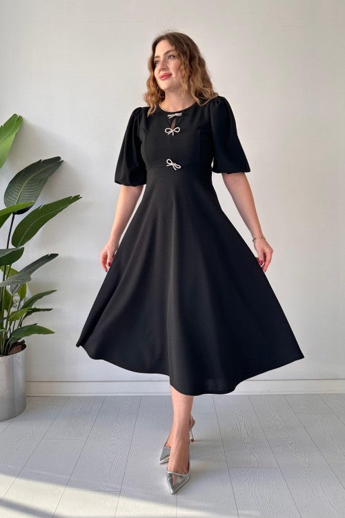 Robe en crêpe noire à trois nœuds